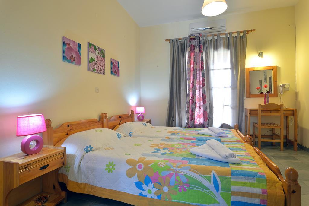 Feeloxenia Corfu Apartments Acharavi  Rum bild